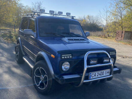 Синий ВАЗ 21214, объемом двигателя 1.7 л и пробегом 217 тыс. км за 3600 $, фото 1 на Automoto.ua