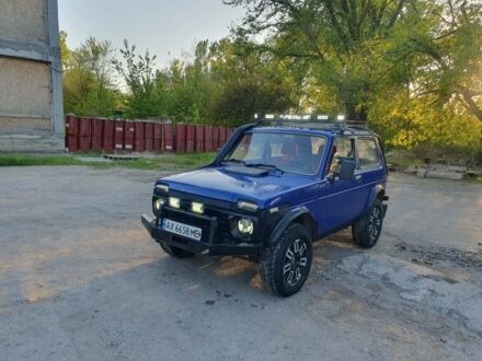 Синій ВАЗ 21214, об'ємом двигуна 1.7 л та пробігом 228 тис. км за 2200 $, фото 1 на Automoto.ua