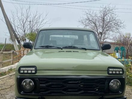 Зелений ВАЗ 21214, об'ємом двигуна 1.7 л та пробігом 300 тис. км за 2607 $, фото 1 на Automoto.ua