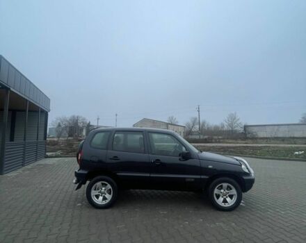 Чорний ВАЗ 21218, об'ємом двигуна 1.7 л та пробігом 160 тис. км за 4000 $, фото 3 на Automoto.ua