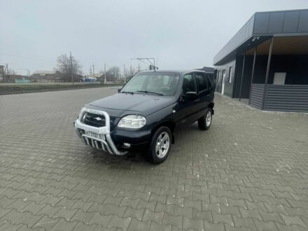 Чорний ВАЗ 21218, об'ємом двигуна 1.7 л та пробігом 160 тис. км за 4000 $, фото 1 на Automoto.ua