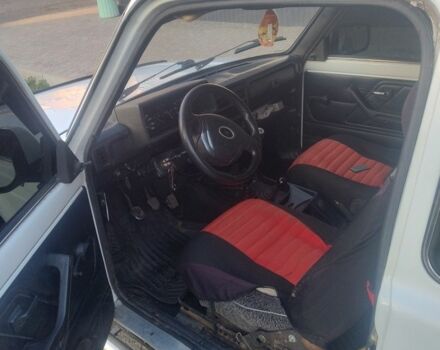 Білий ВАЗ 2123 Niva, об'ємом двигуна 1.7 л та пробігом 151 тис. км за 3100 $, фото 4 на Automoto.ua