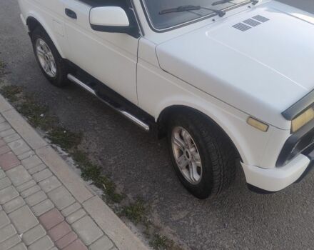 Білий ВАЗ 2123 Niva, об'ємом двигуна 1.7 л та пробігом 151 тис. км за 3100 $, фото 2 на Automoto.ua