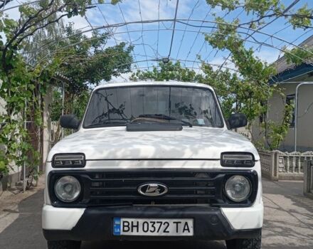 Белый ВАЗ 2123 Niva, объемом двигателя 1.7 л и пробегом 120 тыс. км за 3400 $, фото 1 на Automoto.ua