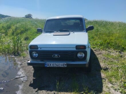 Білий ВАЗ 2123 Niva, об'ємом двигуна 1.7 л та пробігом 190 тис. км за 3800 $, фото 1 на Automoto.ua