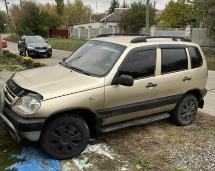 Бежевый ВАЗ 2123 Niva, объемом двигателя 1.7 л и пробегом 232 тыс. км за 2700 $, фото 5 на Automoto.ua