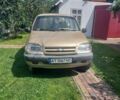 Бежевий ВАЗ 2123 Niva, об'ємом двигуна 1.7 л та пробігом 216 тис. км за 3300 $, фото 1 на Automoto.ua