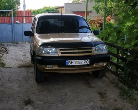 Бежевый ВАЗ 2123 Niva, объемом двигателя 1.69 л и пробегом 100 тыс. км за 4500 $, фото 1 на Automoto.ua