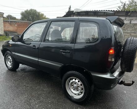 Черный ВАЗ 2123 Niva, объемом двигателя 1.7 л и пробегом 176 тыс. км за 3700 $, фото 3 на Automoto.ua