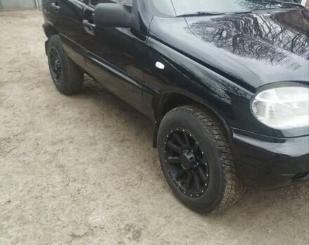 Черный ВАЗ 2123 Niva, объемом двигателя 1.7 л и пробегом 120 тыс. км за 4200 $, фото 1 на Automoto.ua