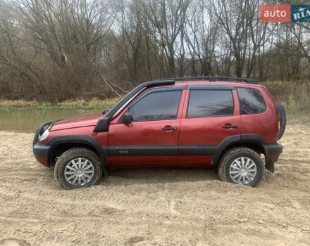 Красный ВАЗ 2123 Niva, объемом двигателя 1.69 л и пробегом 217 тыс. км за 3900 $, фото 5 на Automoto.ua