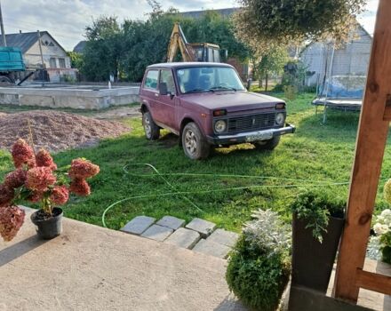 Красный ВАЗ 2123 Niva, объемом двигателя 2 л и пробегом 200 тыс. км за 1404 $, фото 1 на Automoto.ua