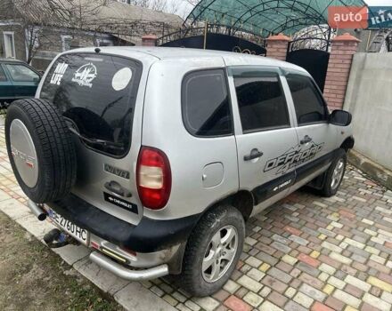 Серый ВАЗ 2123 Niva, объемом двигателя 1.7 л и пробегом 100 тыс. км за 3500 $, фото 3 на Automoto.ua