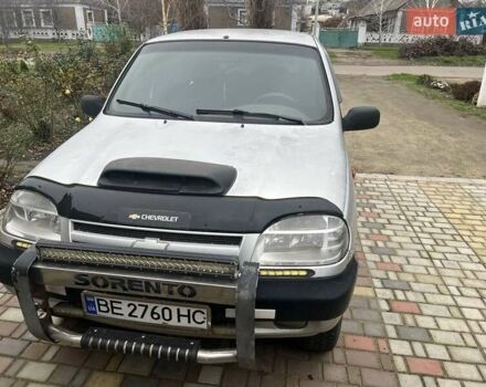 Серый ВАЗ 2123 Niva, объемом двигателя 1.7 л и пробегом 100 тыс. км за 3500 $, фото 2 на Automoto.ua