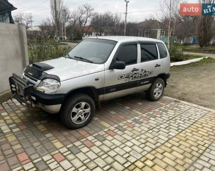 Серый ВАЗ 2123 Niva, объемом двигателя 1.7 л и пробегом 100 тыс. км за 3500 $, фото 5 на Automoto.ua