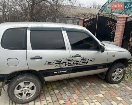 Серый ВАЗ 2123 Niva, объемом двигателя 1.7 л и пробегом 100 тыс. км за 3500 $, фото 4 на Automoto.ua