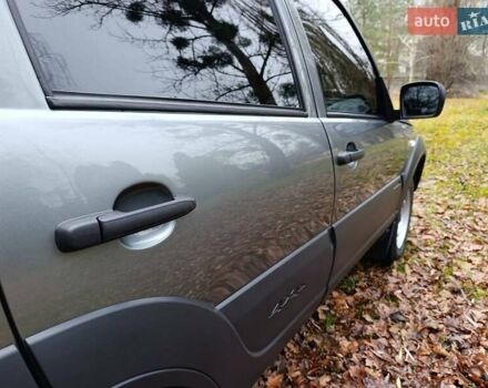 Серый ВАЗ 2123 Niva, объемом двигателя 1.69 л и пробегом 16 тыс. км за 10300 $, фото 8 на Automoto.ua