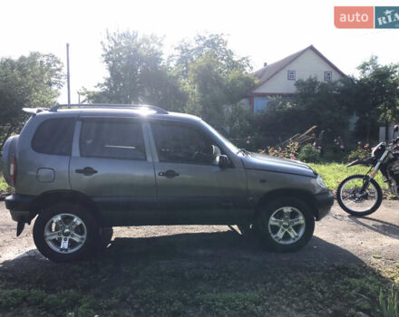 Серый ВАЗ 2123 Niva, объемом двигателя 1.69 л и пробегом 192 тыс. км за 3700 $, фото 2 на Automoto.ua