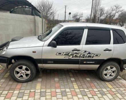 Серый ВАЗ 2123 Niva, объемом двигателя 1.7 л и пробегом 100 тыс. км за 3500 $, фото 1 на Automoto.ua