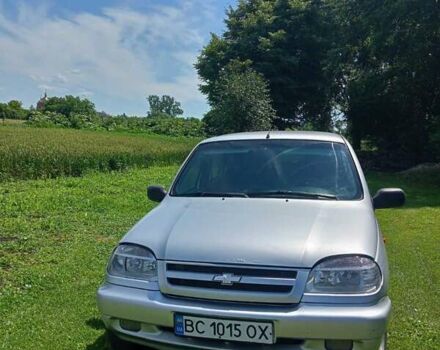 Серый ВАЗ 2123 Niva, объемом двигателя 1.69 л и пробегом 325 тыс. км за 3250 $, фото 2 на Automoto.ua