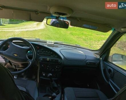 Серый ВАЗ 2123 Niva, объемом двигателя 1.69 л и пробегом 325 тыс. км за 3250 $, фото 4 на Automoto.ua