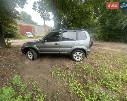Серый ВАЗ 2123 Niva, объемом двигателя 1.69 л и пробегом 132 тыс. км за 8500 $, фото 2 на Automoto.ua