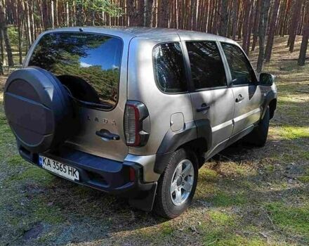 Сірий ВАЗ 2123 Niva, об'ємом двигуна 1.69 л та пробігом 60 тис. км за 11500 $, фото 3 на Automoto.ua