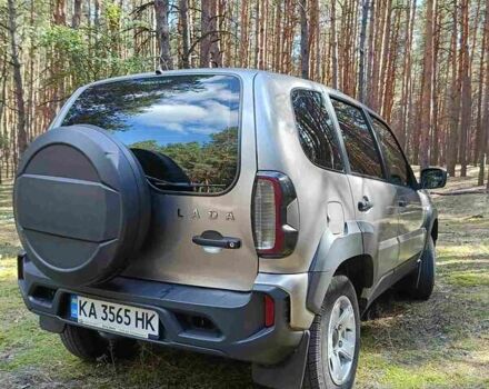 Сірий ВАЗ 2123 Niva, об'ємом двигуна 1.69 л та пробігом 60 тис. км за 11500 $, фото 14 на Automoto.ua