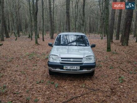 Серый ВАЗ 2123 Niva, объемом двигателя 1.69 л и пробегом 350 тыс. км за 2900 $, фото 1 на Automoto.ua