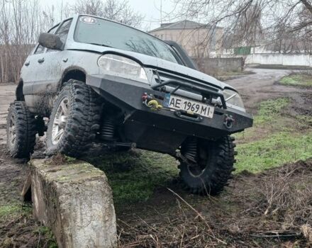 Сірий ВАЗ 2123 Niva, об'ємом двигуна 1.7 л та пробігом 200 тис. км за 6000 $, фото 1 на Automoto.ua