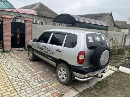 Серый ВАЗ 2123 Niva, объемом двигателя 1.7 л и пробегом 100 тыс. км за 3500 $, фото 1 на Automoto.ua