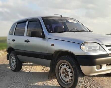 Серый ВАЗ 2123 Niva, объемом двигателя 1.7 л и пробегом 350 тыс. км за 4550 $, фото 1 на Automoto.ua