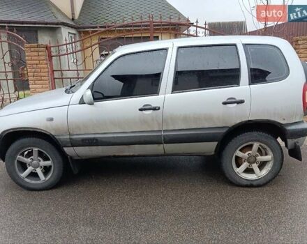 Серый ВАЗ 2123 Niva, объемом двигателя 1.69 л и пробегом 240 тыс. км за 3400 $, фото 1 на Automoto.ua