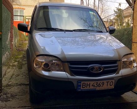 Серый ВАЗ 2123 Niva, объемом двигателя 1.7 л и пробегом 15 тыс. км за 10000 $, фото 1 на Automoto.ua