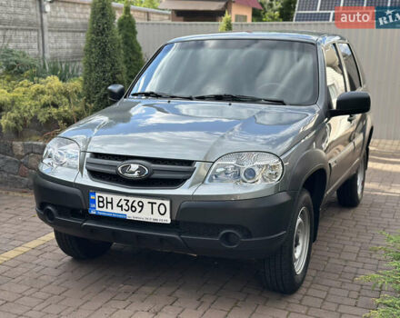 Серый ВАЗ 2123 Niva, объемом двигателя 1.69 л и пробегом 15 тыс. км за 9900 $, фото 1 на Automoto.ua