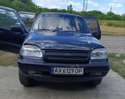 Синий ВАЗ 2123 Niva, объемом двигателя 1.69 л и пробегом 306 тыс. км за 3550 $, фото 1 на Automoto.ua