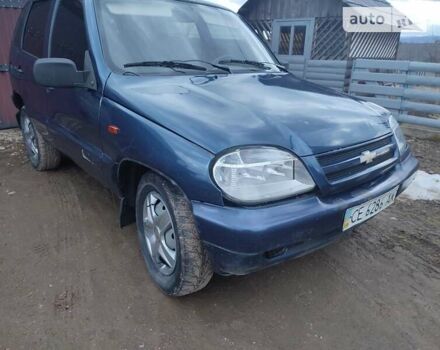 Синий ВАЗ 2123 Niva, объемом двигателя 1.69 л и пробегом 403 тыс. км за 2600 $, фото 1 на Automoto.ua