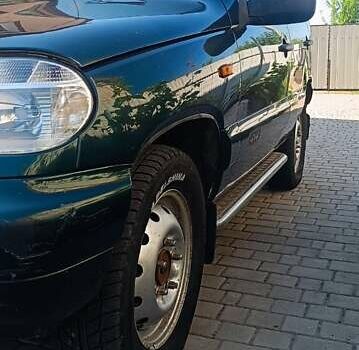 Зелений ВАЗ 2123 Niva, об'ємом двигуна 1.69 л та пробігом 316 тис. км за 3200 $, фото 1 на Automoto.ua