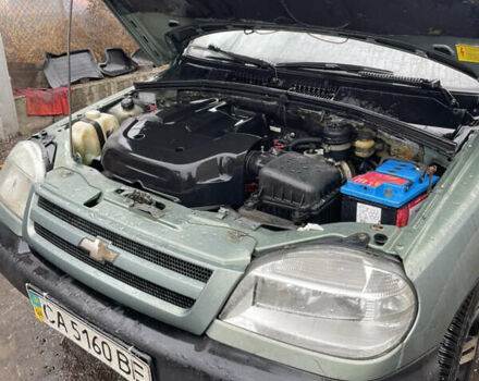 Зелений ВАЗ 2123 Niva, об'ємом двигуна 1.69 л та пробігом 250 тис. км за 3000 $, фото 6 на Automoto.ua