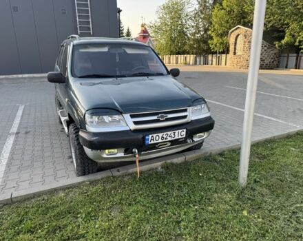 Зеленый ВАЗ 2123 Niva, объемом двигателя 1.7 л и пробегом 200 тыс. км за 5200 $, фото 1 на Automoto.ua