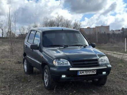 Зеленый ВАЗ 2123 Niva, объемом двигателя 1.69 л и пробегом 127 тыс. км за 2200 $, фото 1 на Automoto.ua