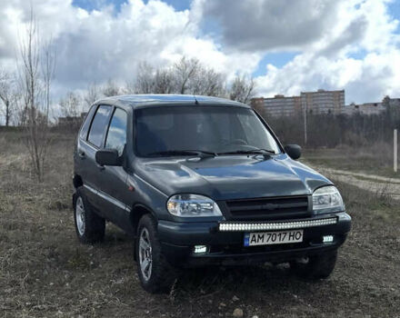 Зеленый ВАЗ 2123 Niva, объемом двигателя 1.69 л и пробегом 127 тыс. км за 2200 $, фото 1 на Automoto.ua