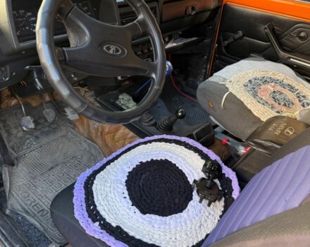 Оранжевый ВАЗ 2131 Нива, объемом двигателя 1.6 л и пробегом 277 тыс. км за 1800 $, фото 4 на Automoto.ua