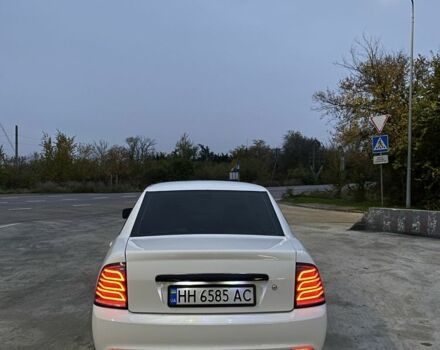 Белый ВАЗ 2170 Priora, объемом двигателя 1.6 л и пробегом 230 тыс. км за 4500 $, фото 3 на Automoto.ua