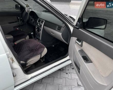 Білий ВАЗ 2170 Priora, об'ємом двигуна 1.6 л та пробігом 299 тис. км за 2990 $, фото 29 на Automoto.ua