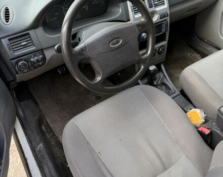 Белый ВАЗ 2170 Priora, объемом двигателя 1.6 л и пробегом 223 тыс. км за 2000 $, фото 4 на Automoto.ua