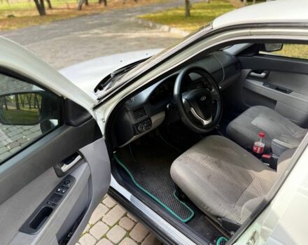 Белый ВАЗ 2170 Priora, объемом двигателя 1.6 л и пробегом 180 тыс. км за 3300 $, фото 7 на Automoto.ua