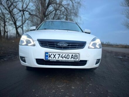 Белый ВАЗ 2170 Priora, объемом двигателя 1.6 л и пробегом 280 тыс. км за 3500 $, фото 1 на Automoto.ua