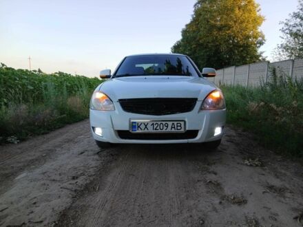 Белый ВАЗ 2170 Priora, объемом двигателя 1.6 л и пробегом 160 тыс. км за 3300 $, фото 1 на Automoto.ua