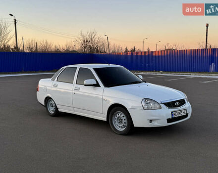 Белый ВАЗ 2170 Priora, объемом двигателя 1.6 л и пробегом 205 тыс. км за 3600 $, фото 1 на Automoto.ua